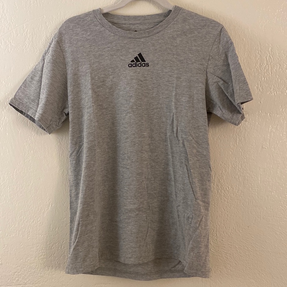 grey adidas tee shirt